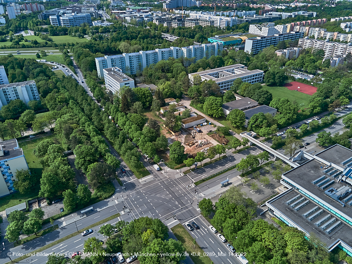 14.05.2022 - Luftbilder von der Baustelle Haus für Kinder in Neuperlach